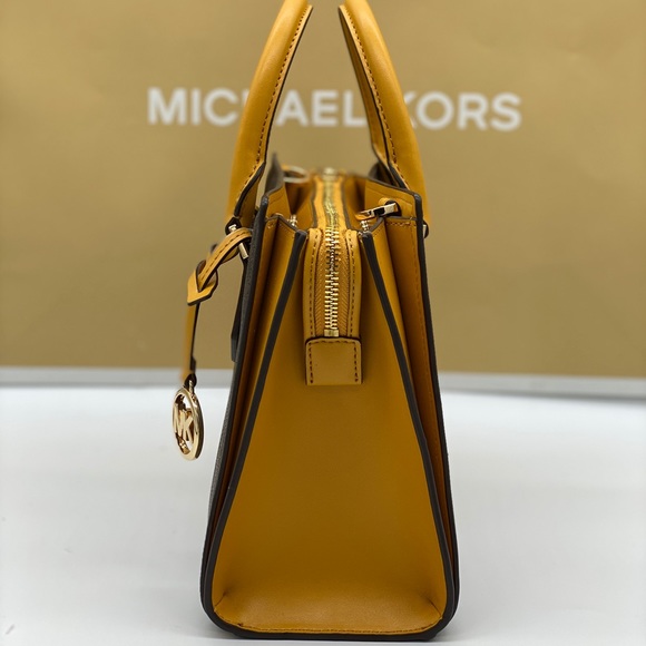 Michael Kors Hope MD Messenger & Kala Card Case - Picture 13 of 16